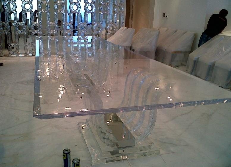 Heavy-Gauge Acrylic Dining Table